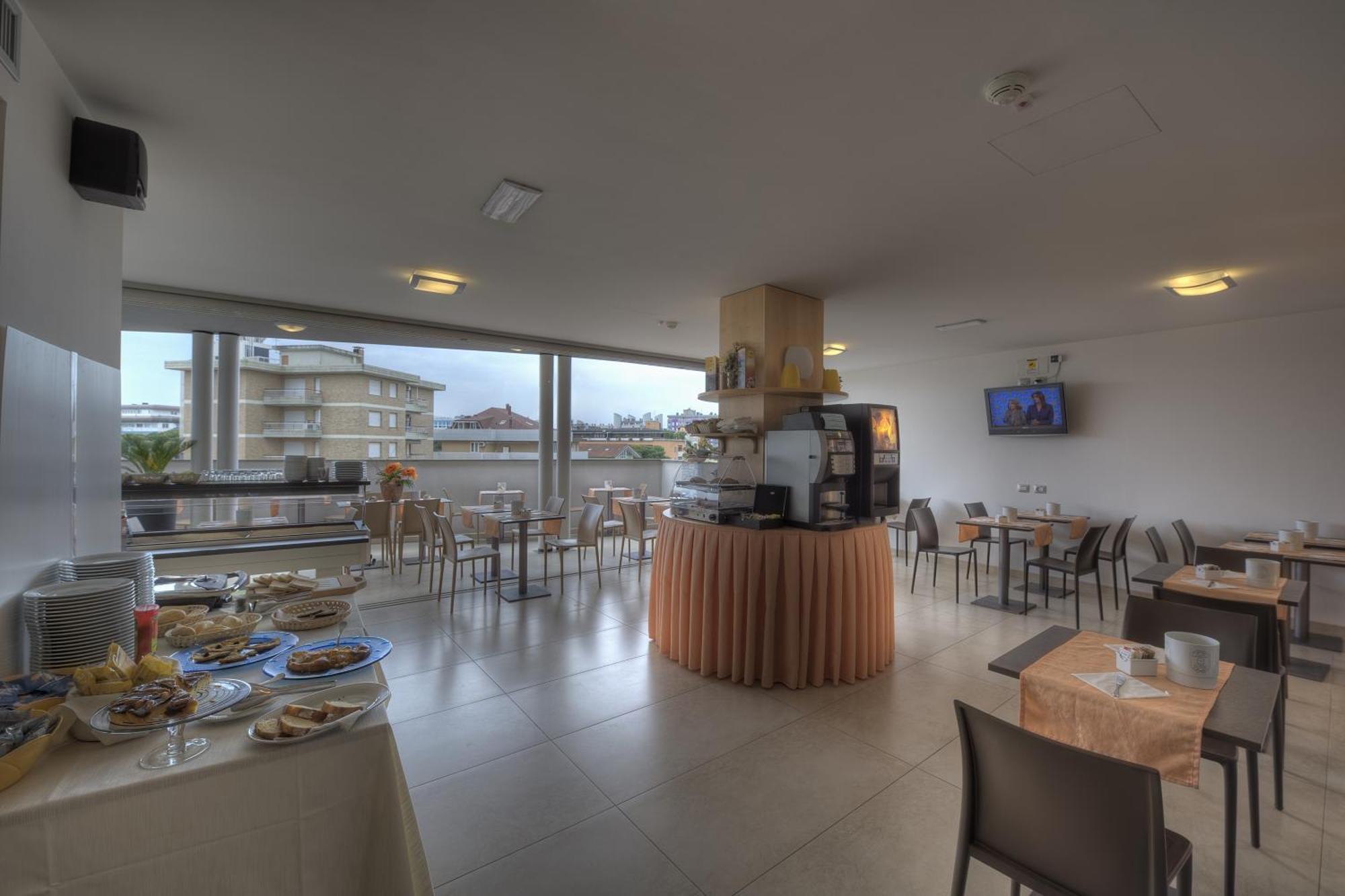 Hotel Pasha Lignano Sabbiadoro Exterior photo