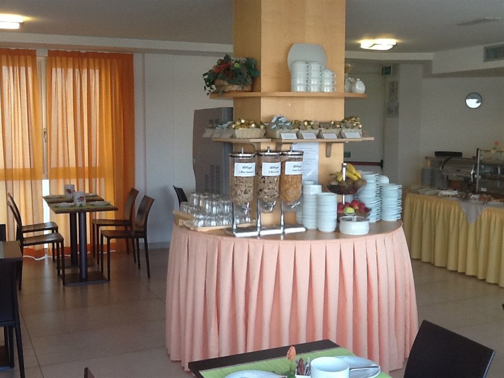 Hotel Pasha Lignano Sabbiadoro Exterior photo