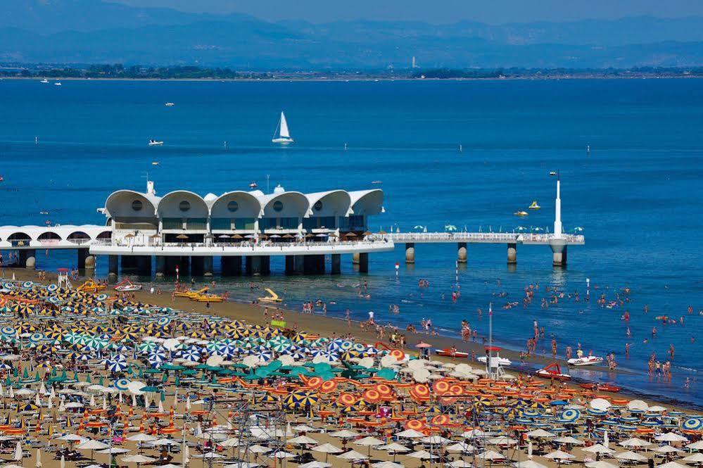 Hotel Pasha Lignano Sabbiadoro Exterior photo
